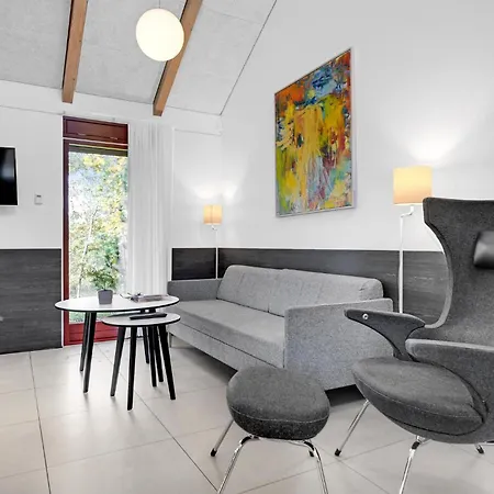Lovely Home In Grenaa With Wifi